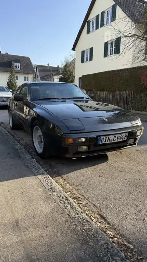 Porsche 944