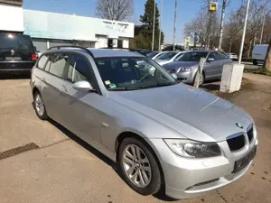 BMW 318 3er Touring 318i Touring/XENON/TEILLEDER/PDC Bild 3