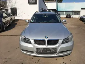 BMW 318 3er Touring 318i Touring/XENON/TEILLEDER/PDC Bild 2