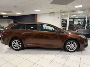 Toyota Avensis Touring Sports Business Edition/AHK/LED! Bild 4