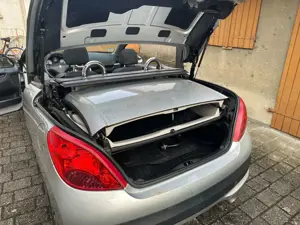 Peugeot 207 207 CC 120 VTi Platinum Bild 2