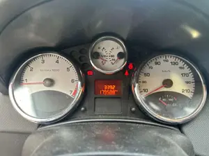 Peugeot 207 207 CC 120 VTi Platinum Bild 5