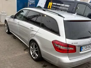 Mercedes-Benz E 220 E 220 T CDI DPF BlueEFFICIENCY 7G-TRONIC Elegance