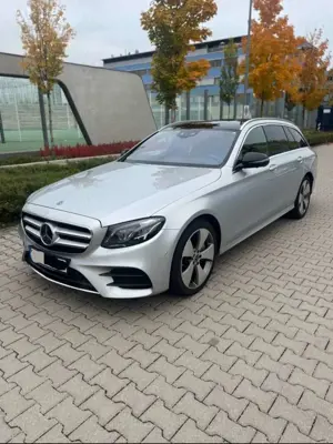 Mercedes-Benz E 400 E 400 4Matic T 9G-TRONIC AMG Line