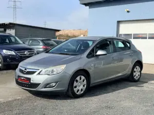 Opel Astra J Lim. 5-trg. Selection
