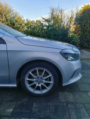 Mercedes-Benz A 180 A 180 d Style Bild 2