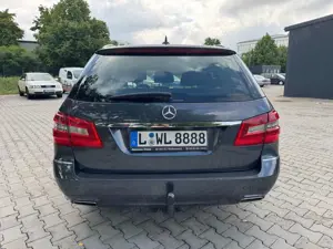 Mercedes-Benz E 220 T CDI Avantgarde AMG Xenon AHK Navi elKlap Bild 4