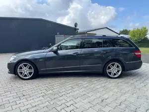 Mercedes-Benz E 220 T CDI Avantgarde AMG Xenon AHK Navi elKlap Bild 2