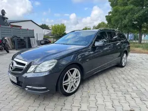 Mercedes-Benz E 220 T CDI Avantgarde AMG Xenon AHK Navi elKlap Bild 1
