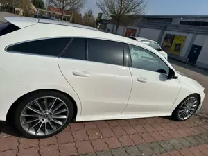 Mercedes-Benz CLA 200 7G-DCT AMG Line Bild 5