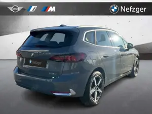 BMW 218 Active Tourer d Navi Rückfahrkamera Fernlichtassis Bild 4