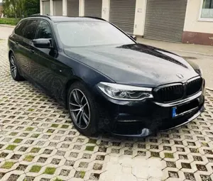 BMW 520 520d xDrive, M-Paket, AHK, HuD, 8-fach