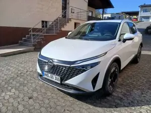 Nissan Qashqai 1.3 DIG-T N-Connecta beheizb. Frontschei Bild 2