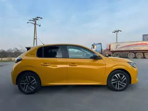 Peugeot 208 Style Bild 2