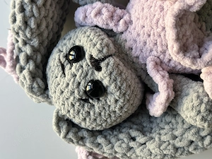 Handgemachter Kuschelhase Bild 3