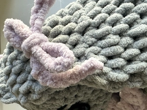 Handgemachter Kuschelhase Bild 8
