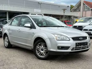 Ford Focus Lim. Ghia-2.0-Alu-Klima Bild 5