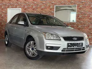 Ford Focus Lim. Ghia-2.0-Alu-Klima Bild 2