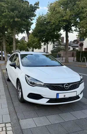 Opel Astra Sports Tourer 1.2 Turbo Business Edition