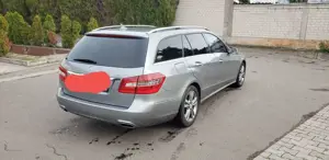 Mercedes-Benz E 220 T CDI DPF BlueEFFICIENCY 7G-TRONIC Avantgarde Bild 2