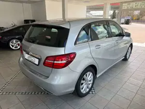 Mercedes-Benz B 180 Automatik 2.HAND AUTOMATIK NAVI SHZ LED Bild 2