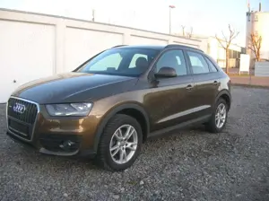 Audi Q3 2.0 TDI quattro-Navi-Klima-AHK-Leder-PDC-1.Hand