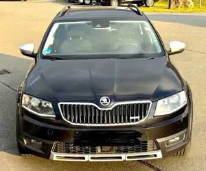 Skoda Octavia Octavia Combi 2.0 TDI (Green tec) 4x4 DSG Scout