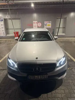 Mercedes-Benz E 220 d T 9G-TRONIC