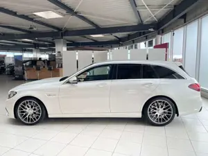 Mercedes-Benz C 63 AMG T-Modell+Automatik+Pano+Navi+Nappa+LED+ Bild 3