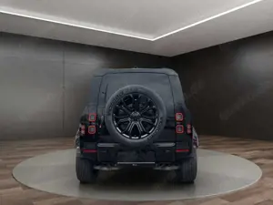 Land Rover Defender 110 P635 OCTA Black Edition elek. AHK Bild 4