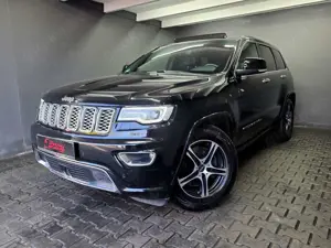 Jeep Grand Cherokee 3.0 CRD 4x4, OVERLAND, PANO, ACC, R-KAM, AHK