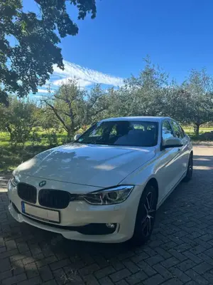 BMW 320 xDrive Automatik | Navi | BI-Xenon|HUD