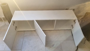 gut erhaltenes weißes Lowboard