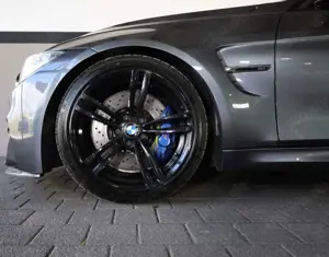 BMW M3 /OLED/KAMERA/HUD/SHZ/LHZ/PDC/NAVI/BTH/MFL/R19 Bild 4