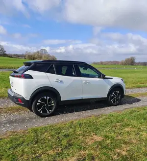 Peugeot 2008 e- GT Bild 2