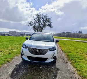 Peugeot 2008 e- GT Bild 4