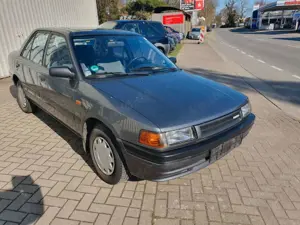Mazda 323 Stuffenheck, 1 Hand TÜV NEU