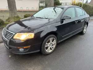 Volkswagen Passat 1.6 MPI Trendline Bild 2