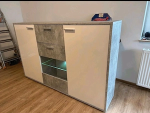 Guterhaltene Kommode