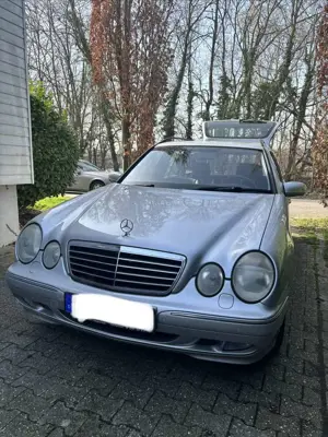 Mercedes-Benz E 240 T Avantgarde