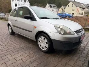 Ford Fiesta Ambiente 1.3, Tüv neu 03/2028, 124000 km!