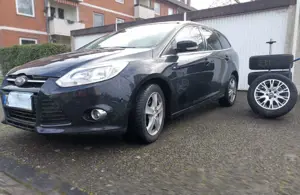 Ford Focus Kombi 182 PS, Navi, Titanium, Selbstlenk. SHZ, TüV, 8 Alu Reifen, Parkassistent
