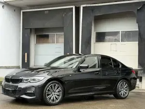 BMW 330 e M Sport LED LiveCock ACC Kamera HarmKardon Bild 2