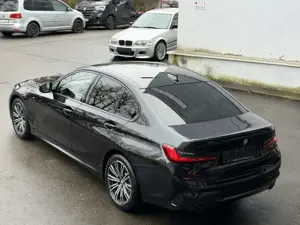 BMW 330 e M Sport LED LiveCock ACC Kamera HarmKardon Bild 4