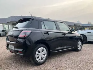 Suzuki Swift CLUB HYBRID Bild 3