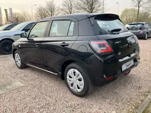 Suzuki Swift CLUB HYBRID Bild 4