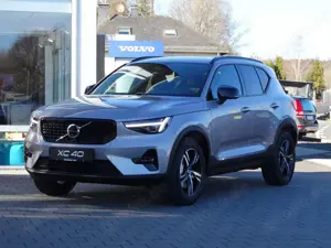 Volvo XC40 Plus Dark B4 2WD