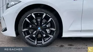 BMW 330 i A xDrive Tou M-Sport,M-Sport,AHK,AHK,Autom Bild 3