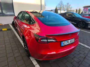 Tesla Model 3 Model 3 Langstreckenbatt. Allradantrieb Dual Motor Performance Bild 3
