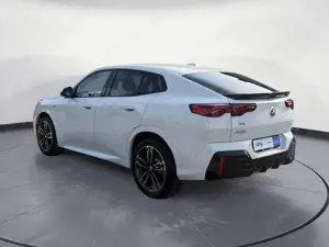 BMW X2 sDrive20d Steptronic M SPORT Driving Assistan Bild 3